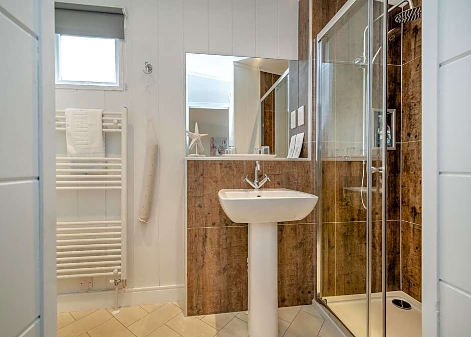 Midsomer Lodges