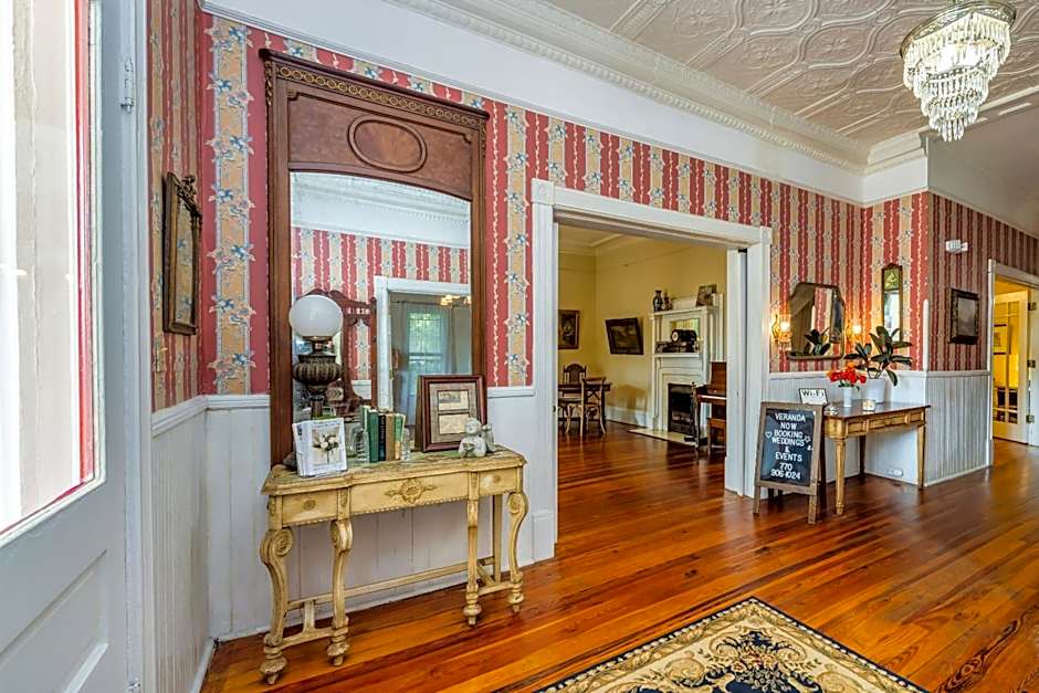 Veranda Historic Inn