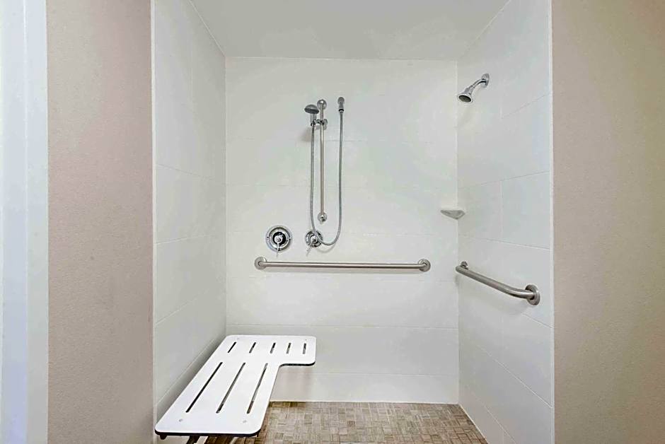 Baymont by Wyndham Erie