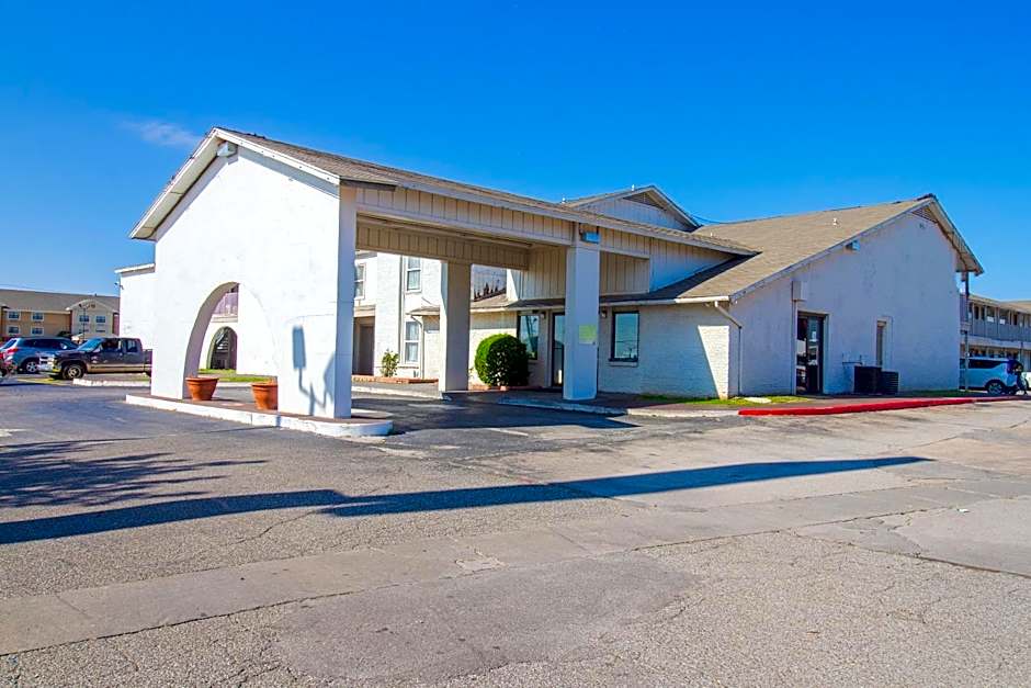 Studio Inn Extended Stay Oklahoma City Airport by OYO