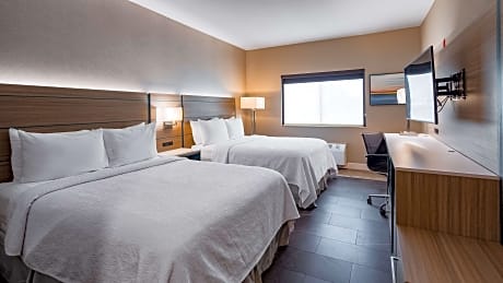 2 Queen Beds  Non-Smoking Pet Friendly Room Microwave And Refrigerator Wi-Fi Full Breakfast