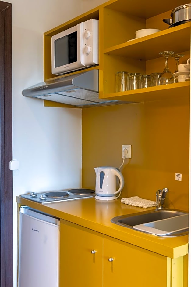 CHROMA Lodge Pikermi