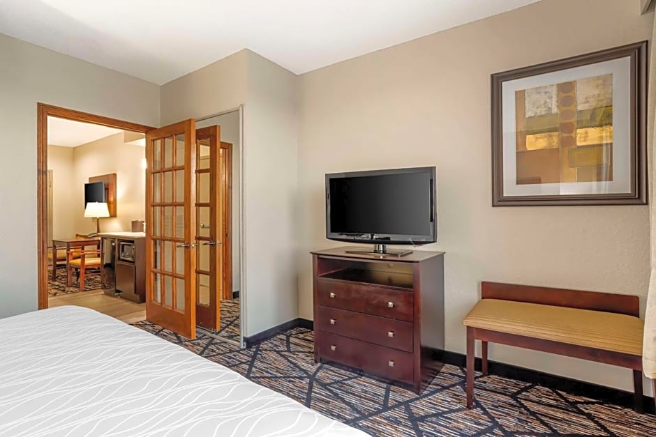 Best Western Plus Hobby Airport Inn & Suites