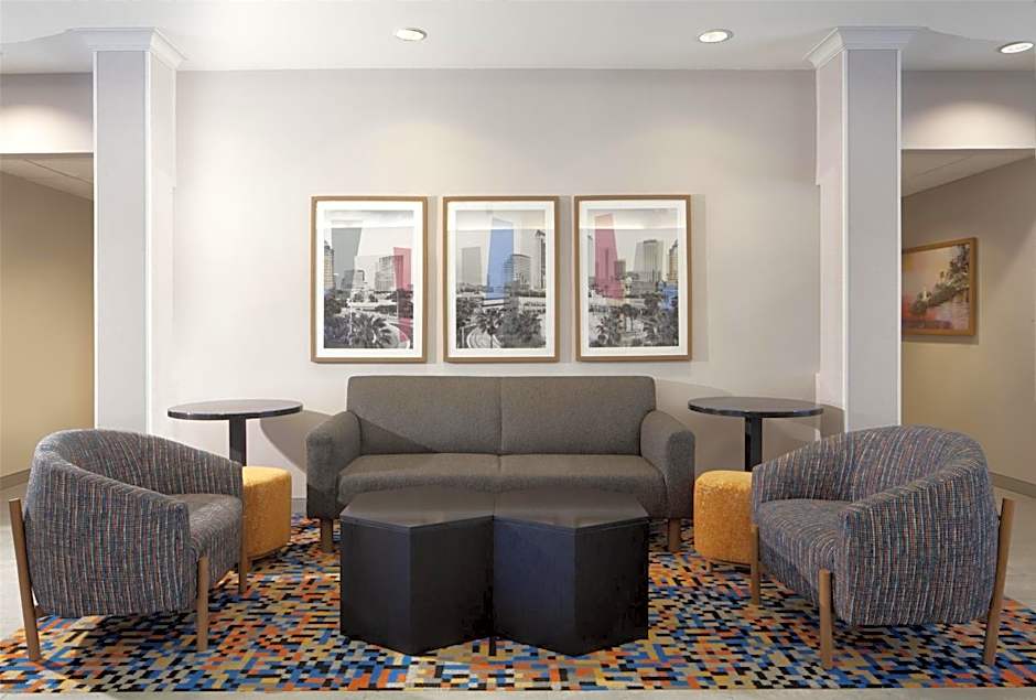 Hampton Inn By Hilton And Suites Tampa-North