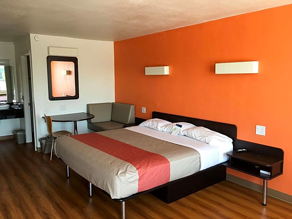 Motel 6-Connellys Springs, NC