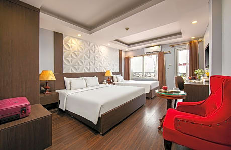 King Family Room with City View