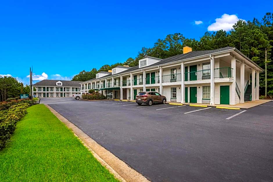 Quality Inn & Suites Greensboro near Lake Oconee