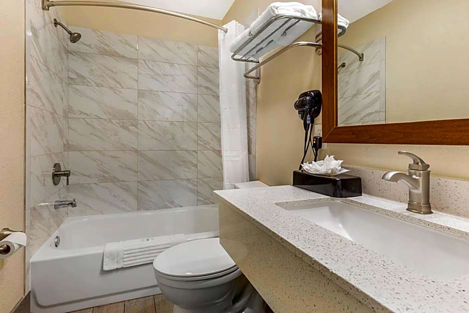 Quality Inn & Suites Spring Lake - Fayetteville near Fort Bragg