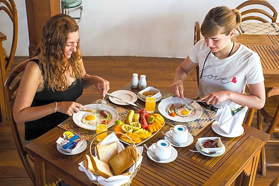 Ceyloni Lake Residency