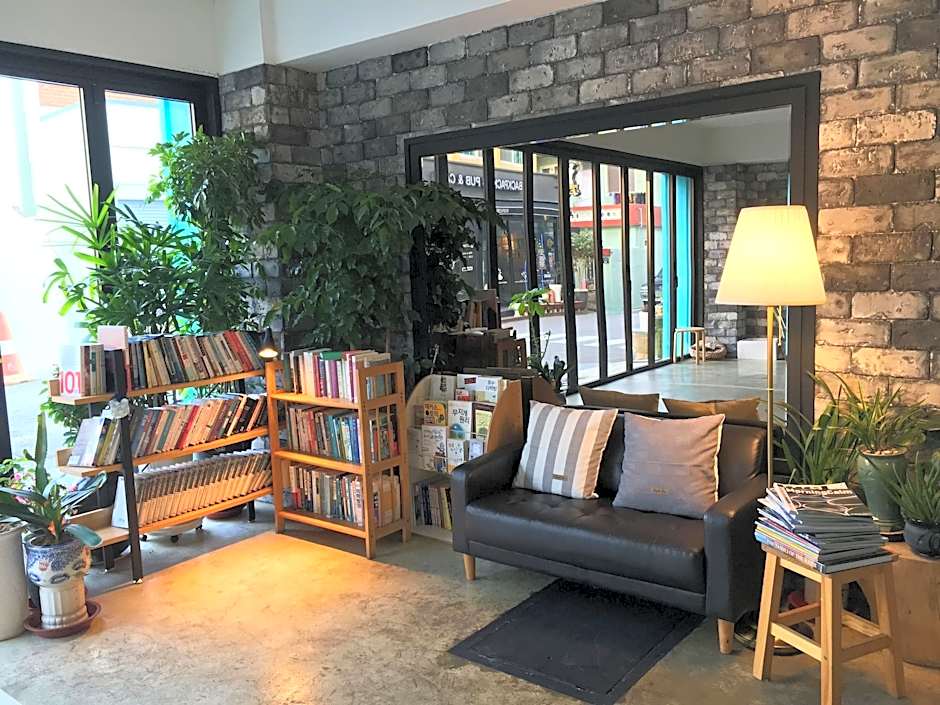 Backpackers In Yeosu