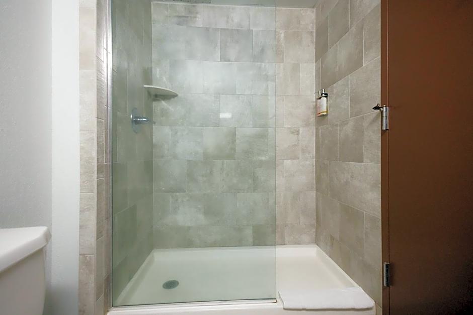 SEVEN Sebring Raceway Hotel