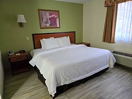 King Room - Accessible/Non-Smoking