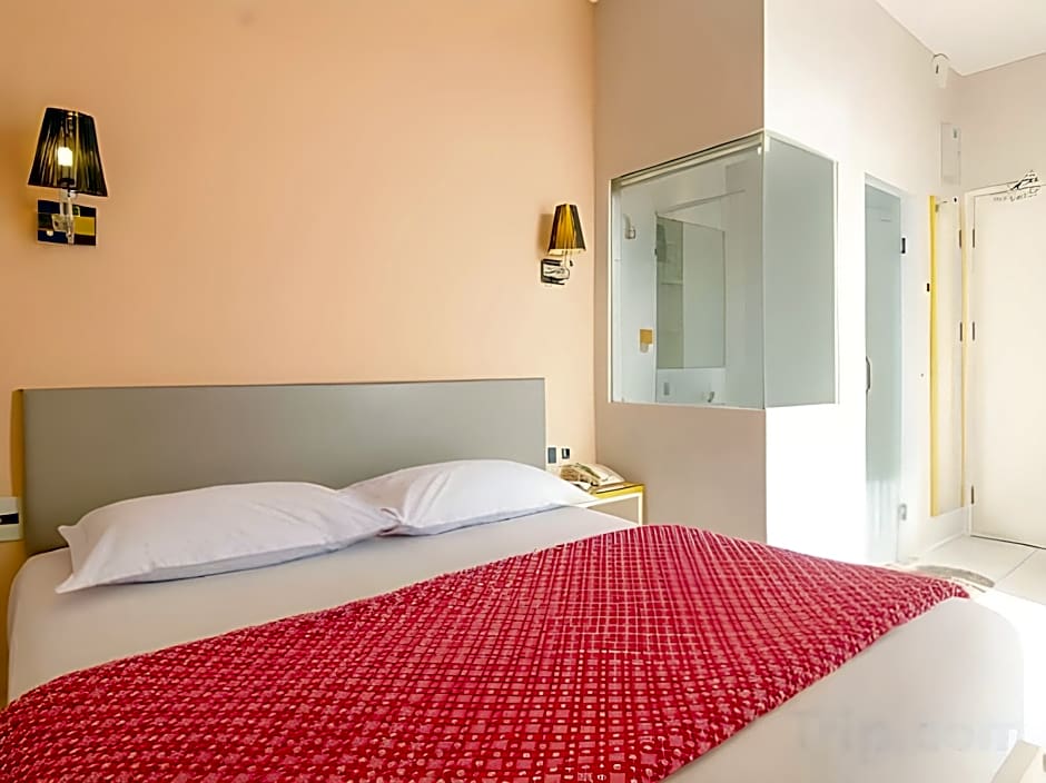 Dewarna Hotel Arifin