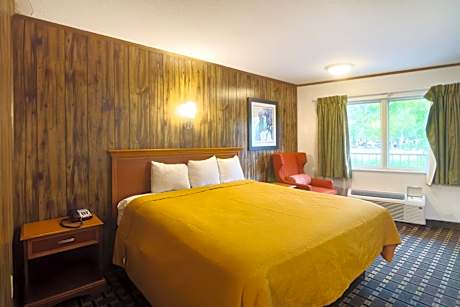 King Bed with River View