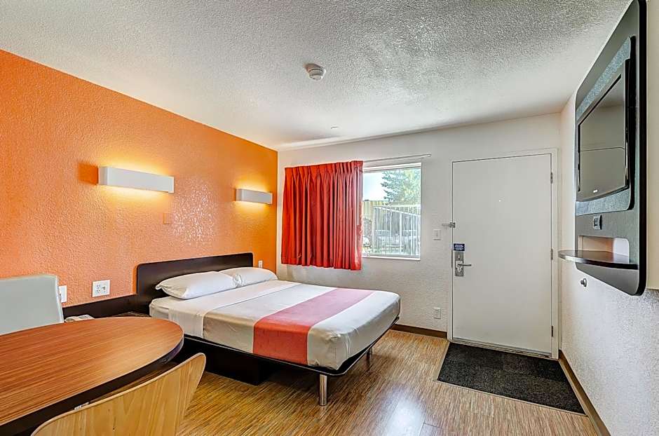 Motel 6 Thornton, CO