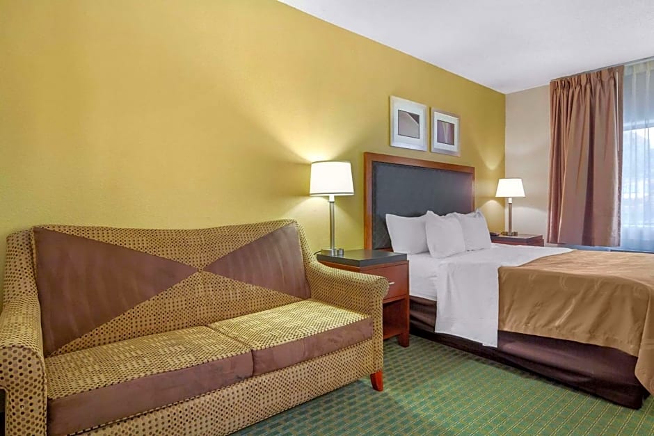 Quality Inn & Suites Lakewood - Denver Southwest