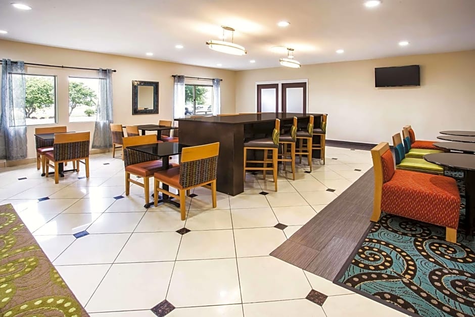 La Quinta by Wyndham Evansville
