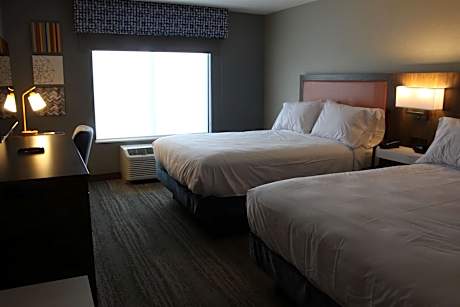 2 Queens Hearing Accessible Nonsmoking