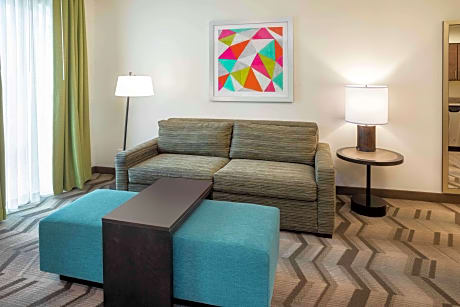 1 King/2 Qn Beds 2 Bdrm 2 Bath Suite Nonsmok