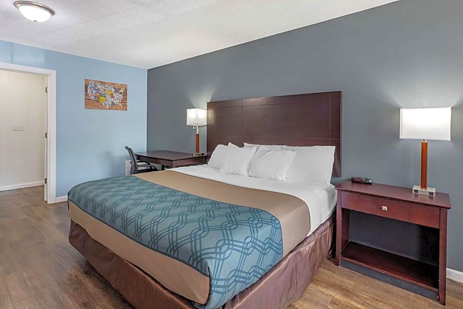 Econo Lodge Inn & Suites Sandusky South