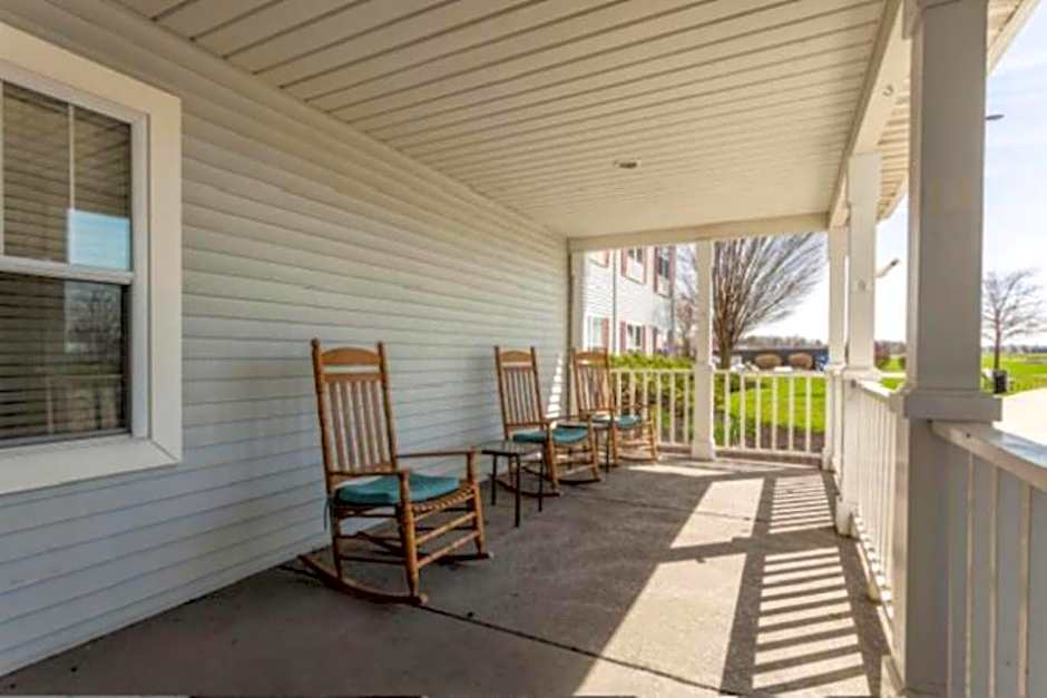 Lancaster Inn & Suites