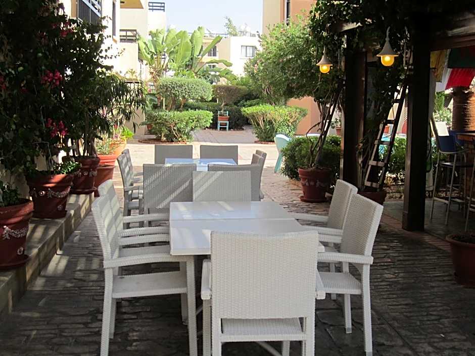 Senator Hotel Apartments