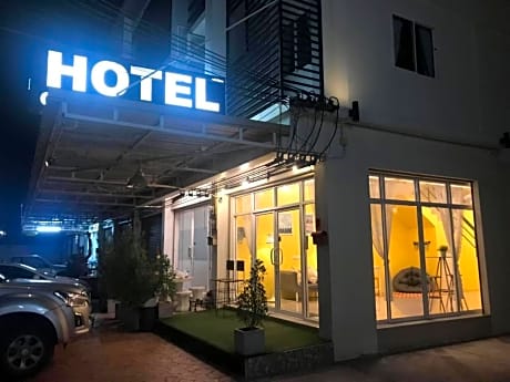 Day II Hotel by ZUZU