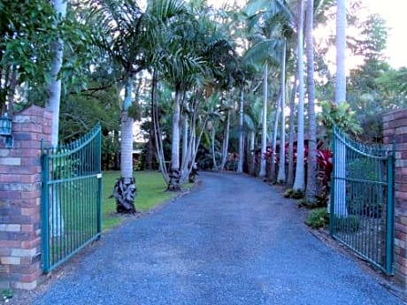 Apartment with Garden View