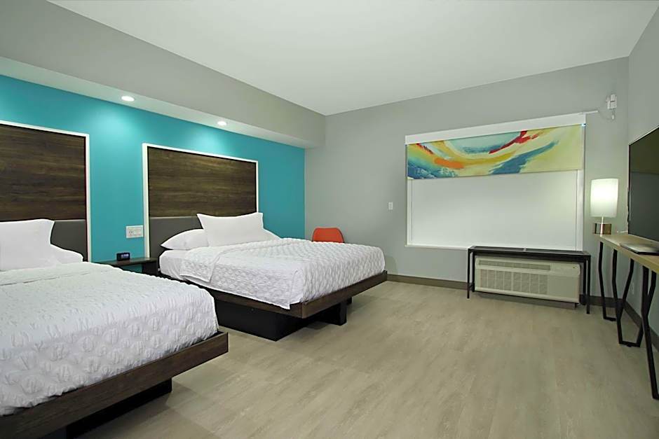 Tru by Hilton Meridian