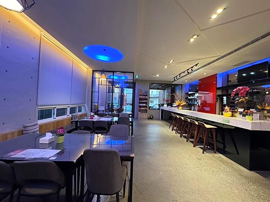 Travel Light Hotel