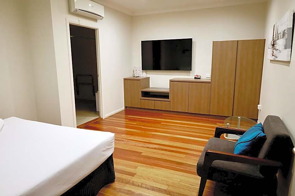 The Australian Hotel Motel