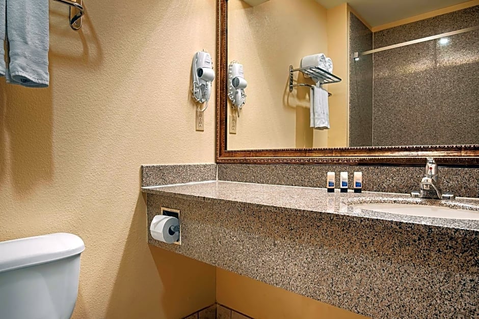Days Inn & Suites by Wyndham Sam Houston Tollway