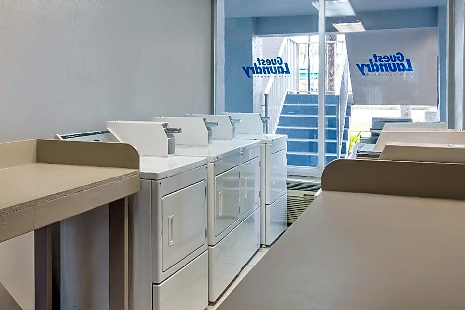 Howard Johnson By Wyndham Orlando/Inter Drive – Orlando, FL