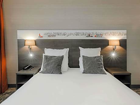 Classic Room with One Double Bed and Twin Beds