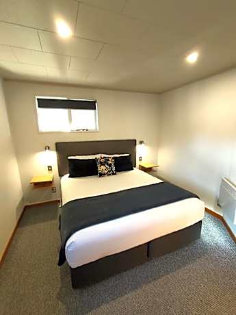 1 Bedroom Suite
