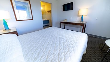ADA Accessible Queen Bed Non-Smoking