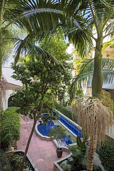 1 Bedroom XL Condo with King bed, Garden View, Parking Included