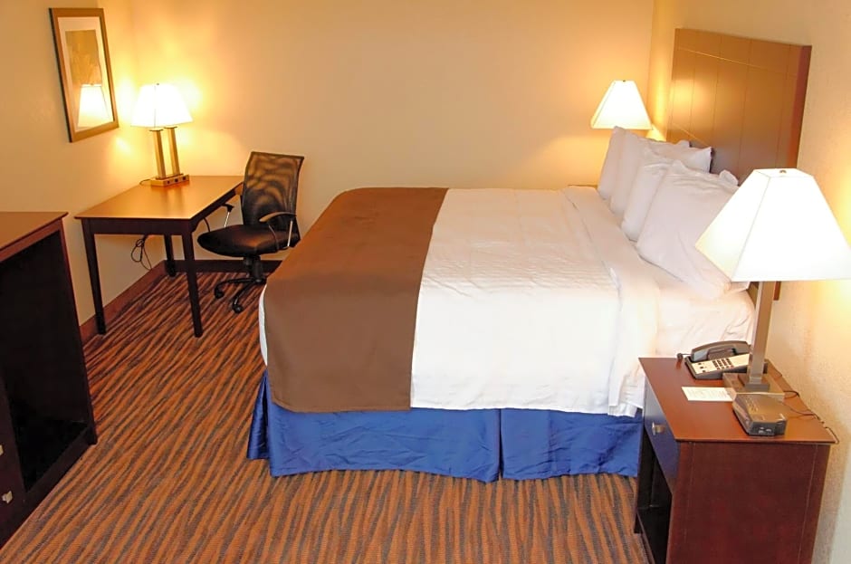 Cobblestone Inn & Suites - Denison | Oak Ridge