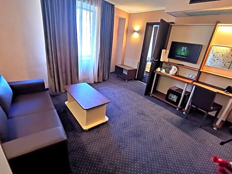 Economy Family Suite with Free Parking