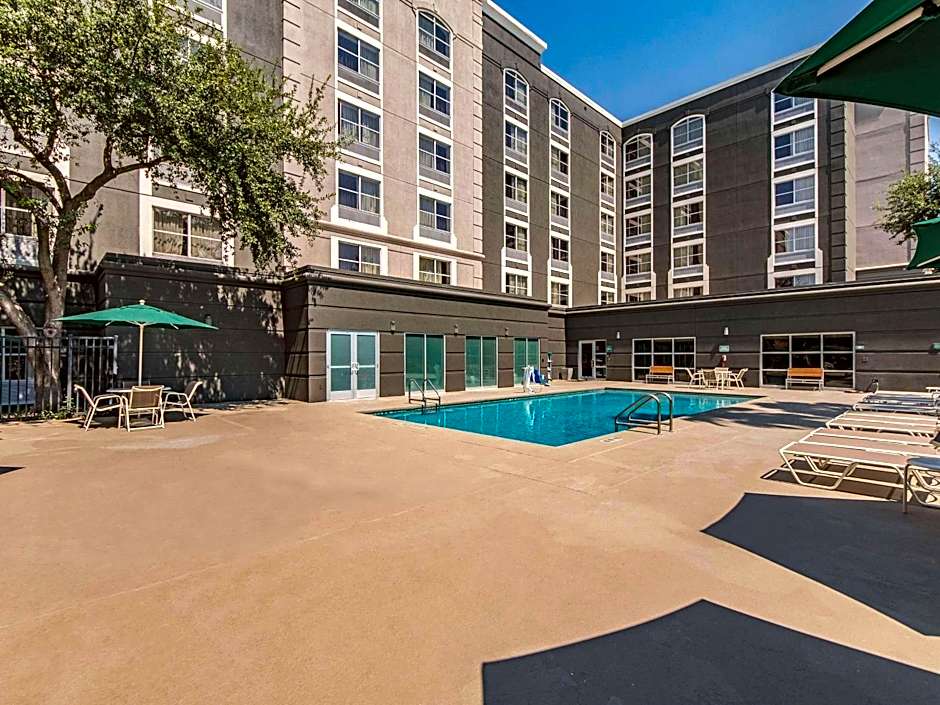 La Quinta Inn & Suites by Wyndham San Antonio Downtown