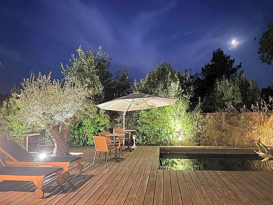 L Amourier chambres charme et confort avec Jacuzzi ou baignoire XXL