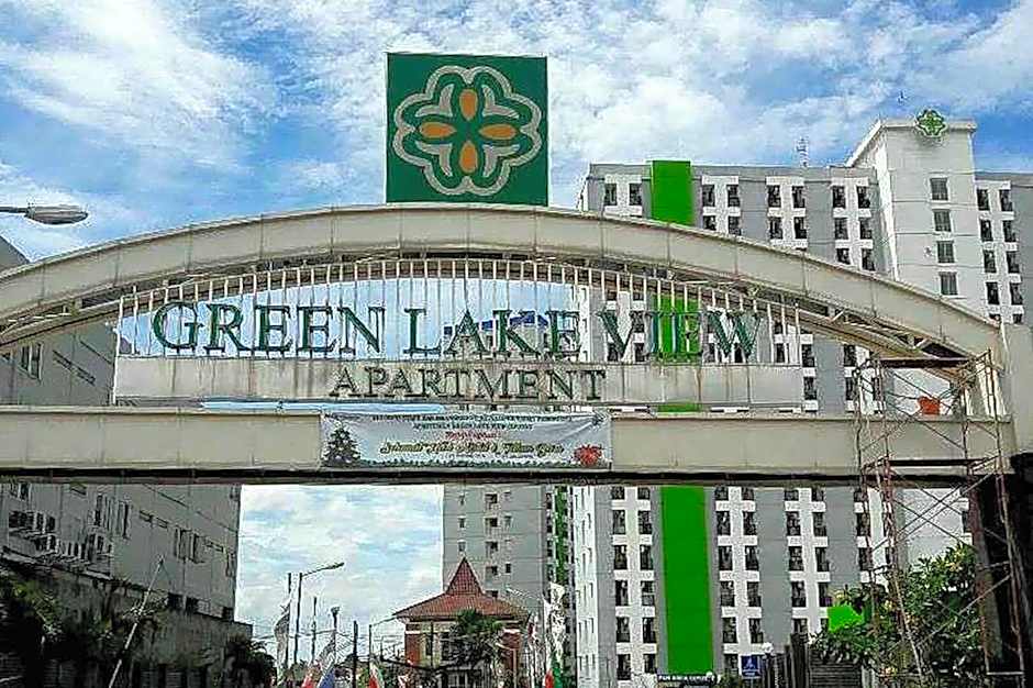 RedLiving Apartemen Green Lake View Ciputat - Juragan Rooms Tower B with Fast Wifi