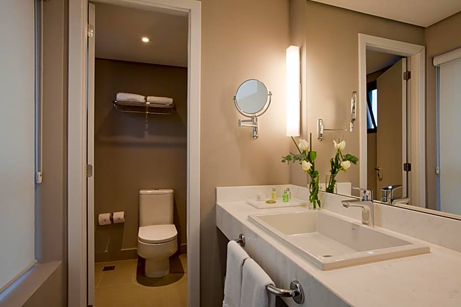 NH Curitiba The Five