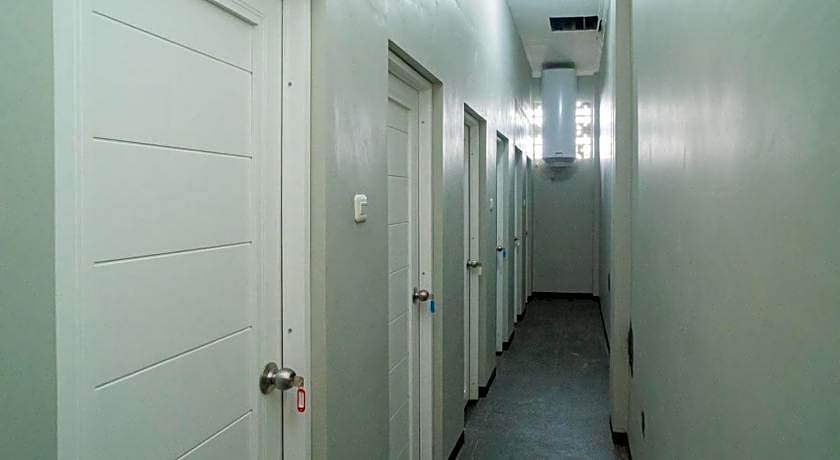 RedDoorz near Wisata Paribendo Lawang