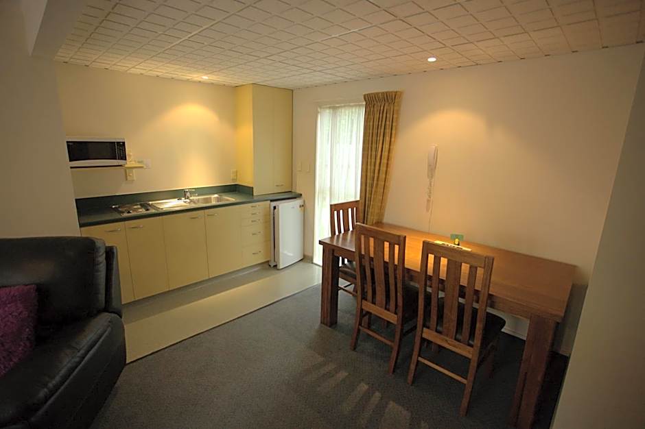 Birchwood Manor Motel