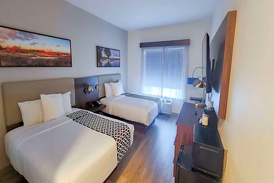 Photo 1 of 5 of 2 Queen Beds, Accessible
