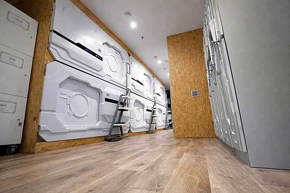 Space Q Capsule Hotel
