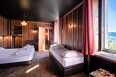 Family Room with Mountain View