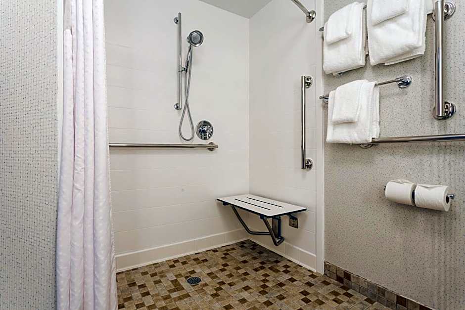 Holiday Inn Express Hotel & Suites Wilmington-University Ctr By IHG