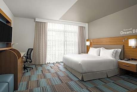 1 King Bed Standard Comm Access Tub